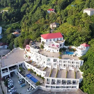 Отель Zura Palace